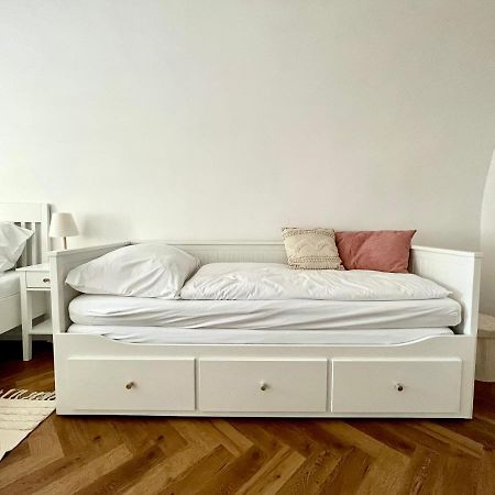 Apartman Elen Нове-Место-над-Метуйи Экстерьер фото