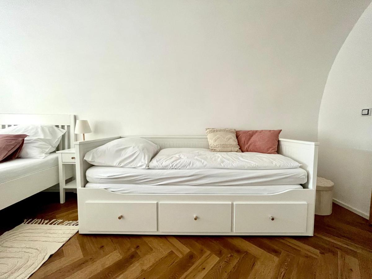 Apartman Elen Нове-Место-над-Метуйи Экстерьер фото